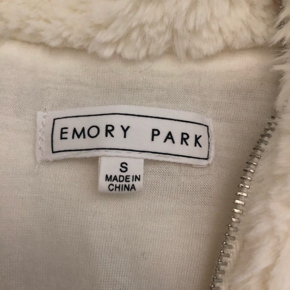 AKIRA Emory Park Ivory Faux Fur Half Zip Size S - Picture 6 of 7